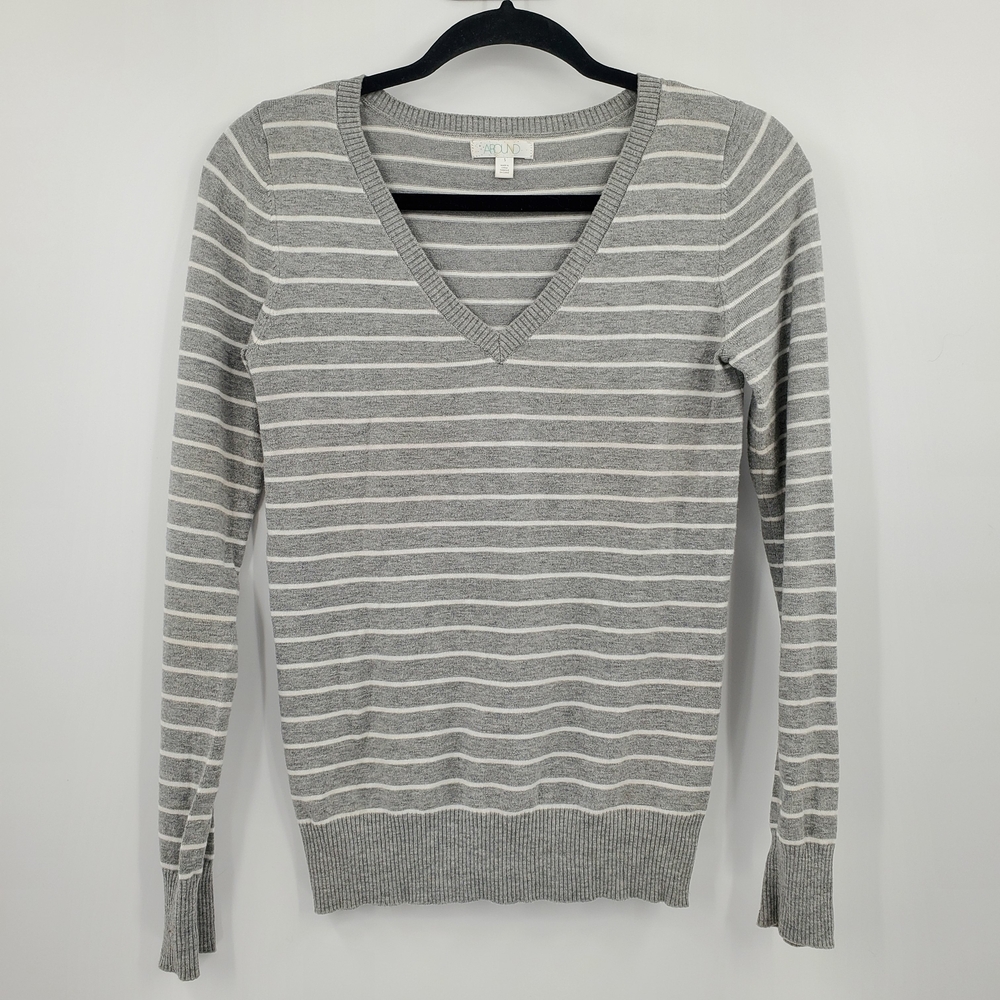 ♧♧ Abound Gray and White Striped V-Neck Sweater Size Small